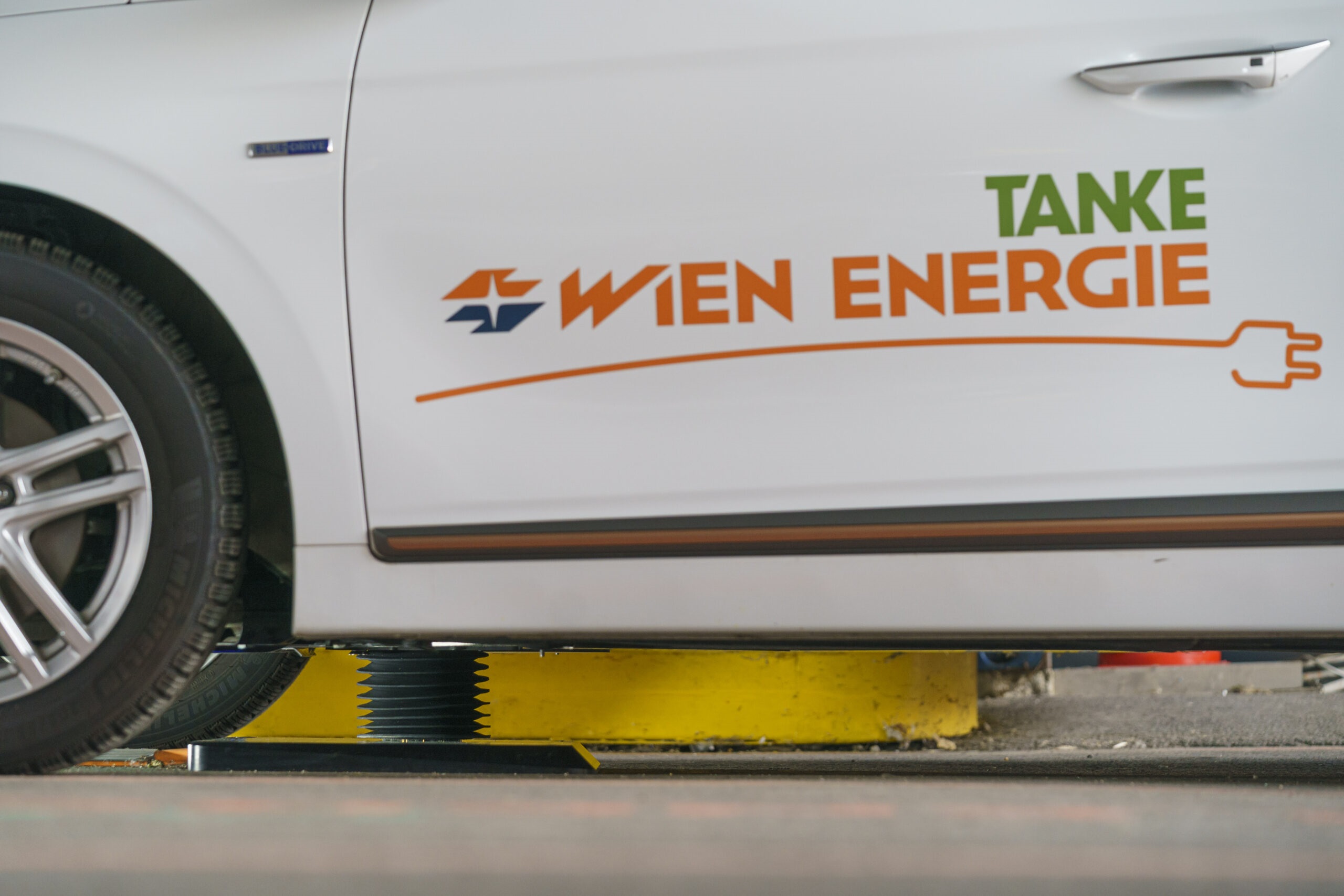 Po Wiedniu tylko elektryczną taks&oacute;wką?