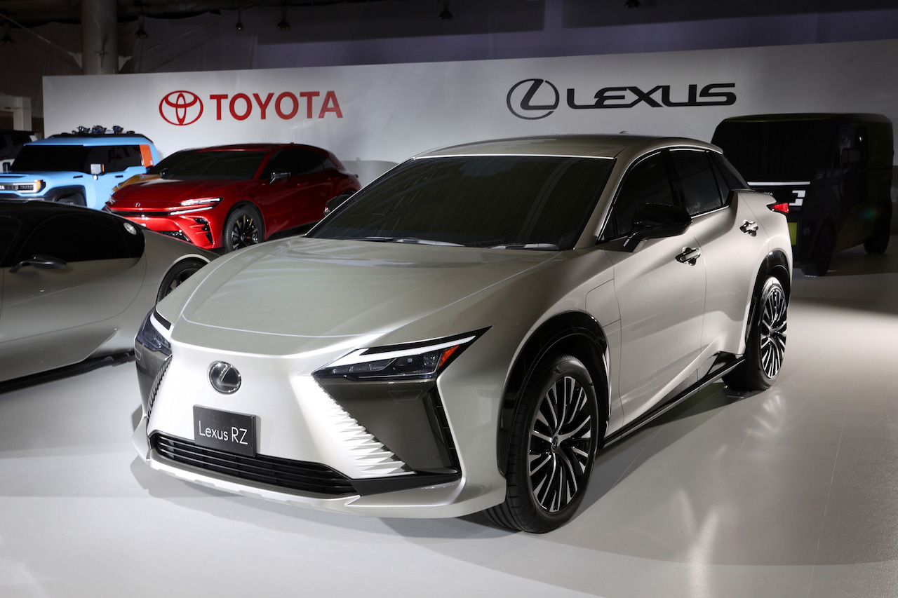 Lexus RZ &ndash; Crossover na prąd