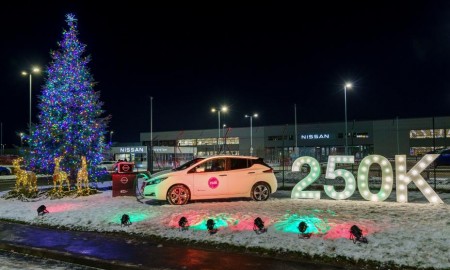 Nissan LEAF zasila światełka na świątecznej choince