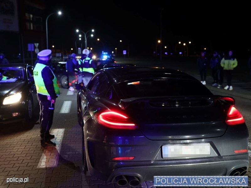 Policjanci zapobiegli nielegalnym wyścigom