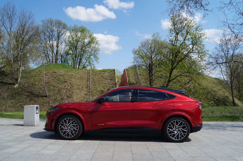  Ford Mustang Mach-E GT AWD 487 KM 98 kWh &ndash; Konie z prądem