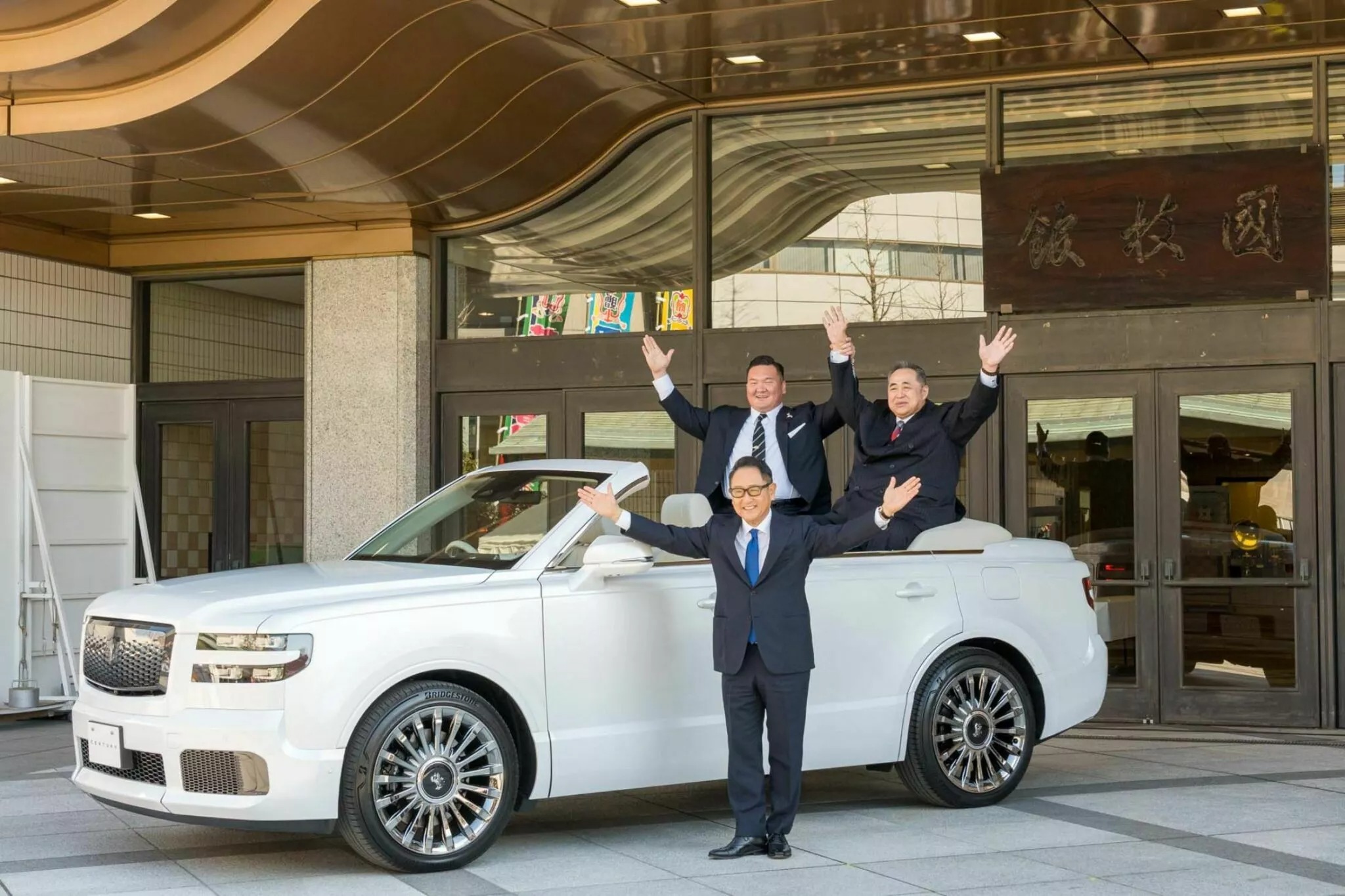 Toyota Century SUV Convertible &ndash; Jedyny taki model