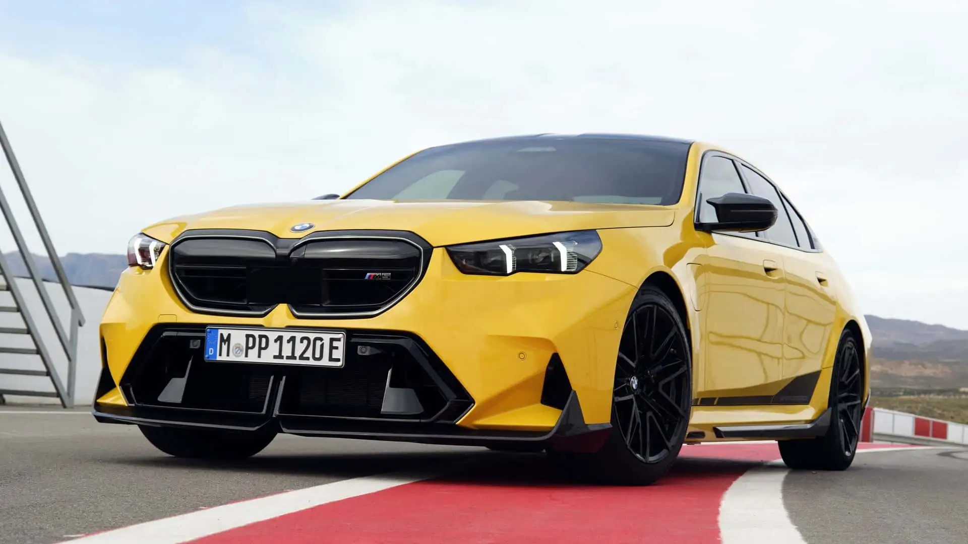 Posiadacze BMW M5 nie wyjeżdżają na tor?