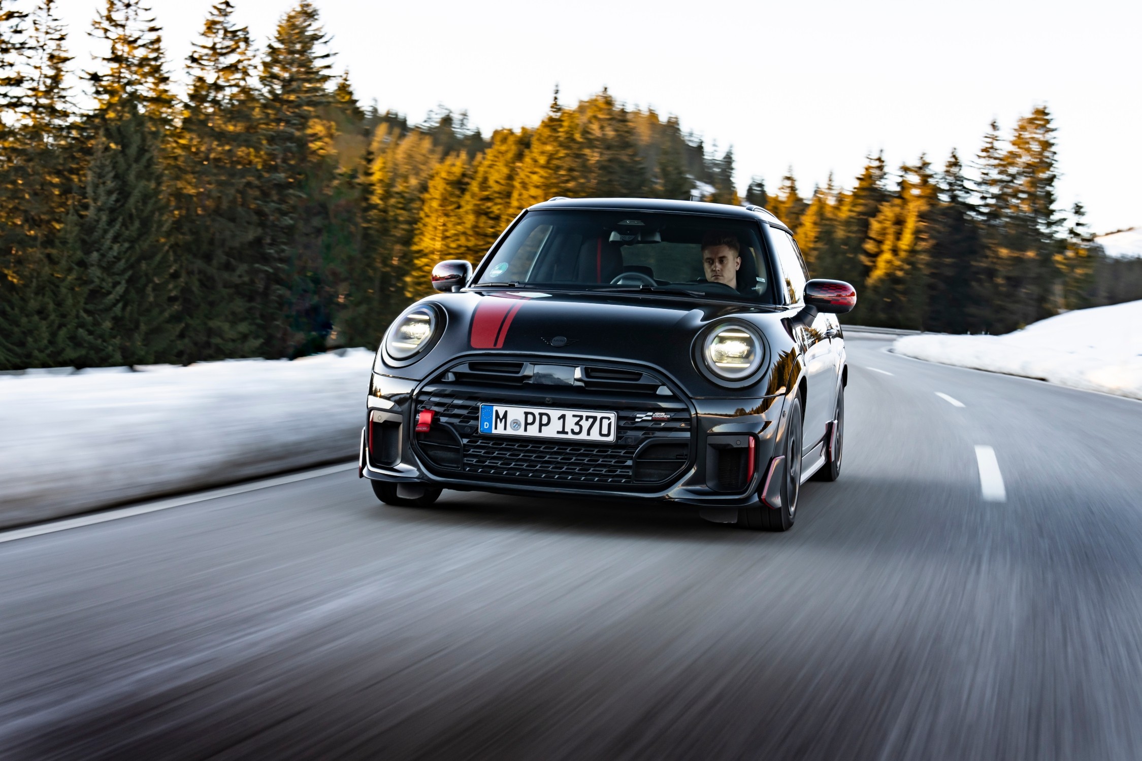 Mini John Cooper Works - Na lodzie i śniegu