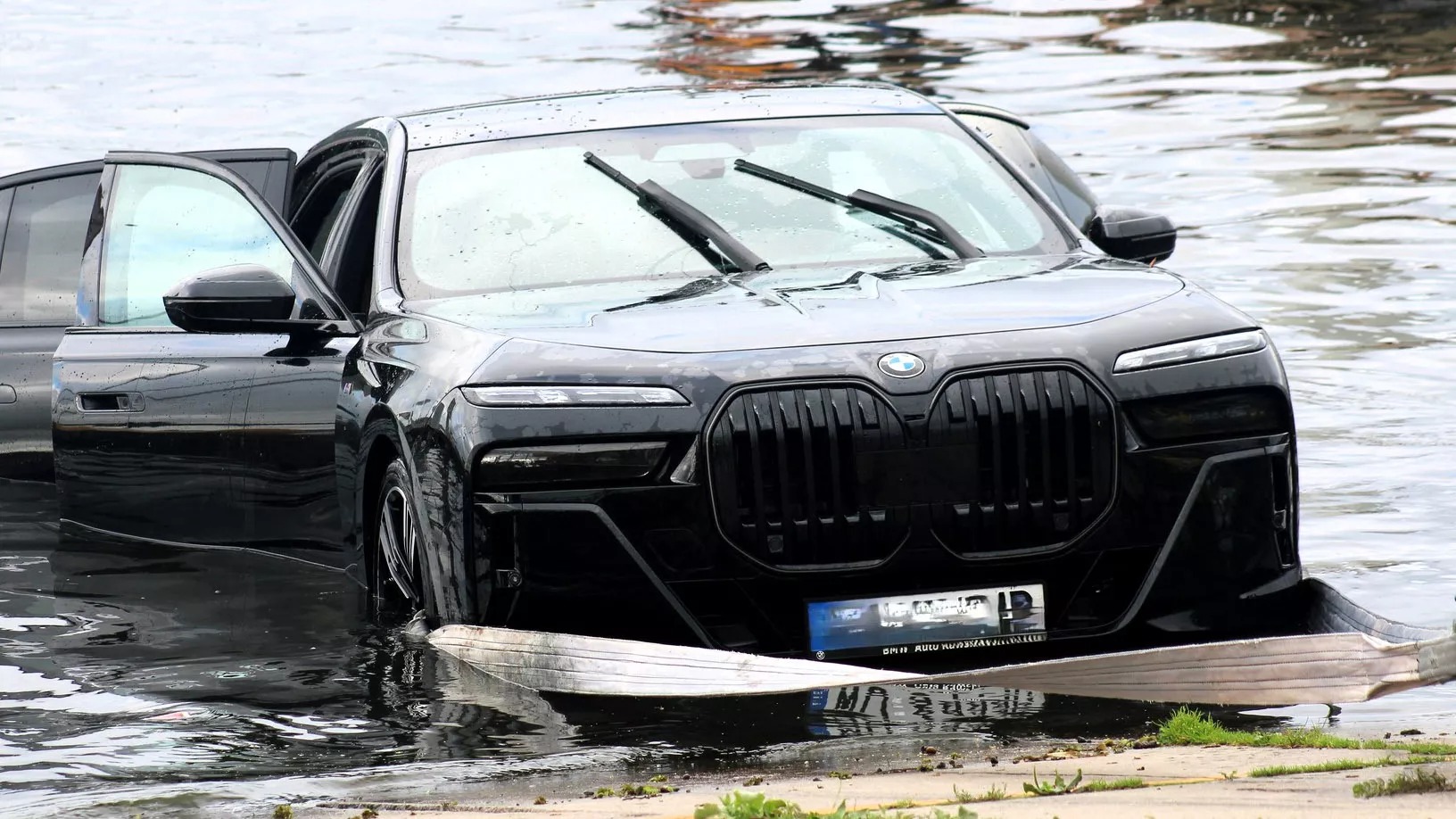 BMW w wodzie