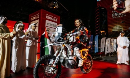 Konrad Dąbrowski wygrywa Dubai Baja