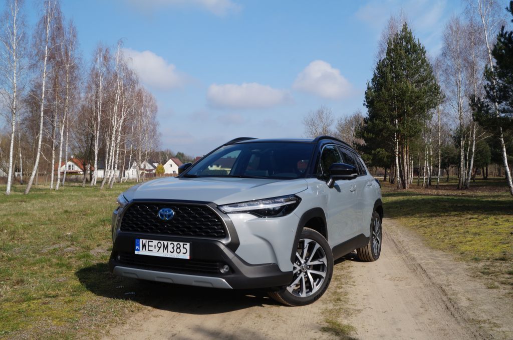 Toyota Corolla Cross iAWD e-CVT 197 KM &ndash; Jakość i praktyczność nie rzucająca się w oczy