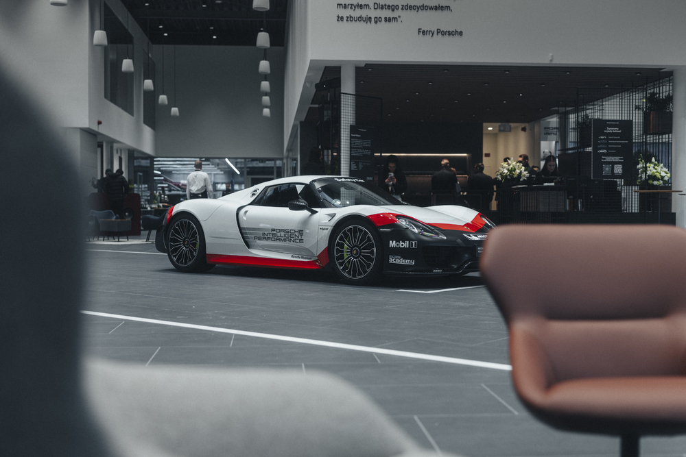 Największy salon Porsche w Polsce