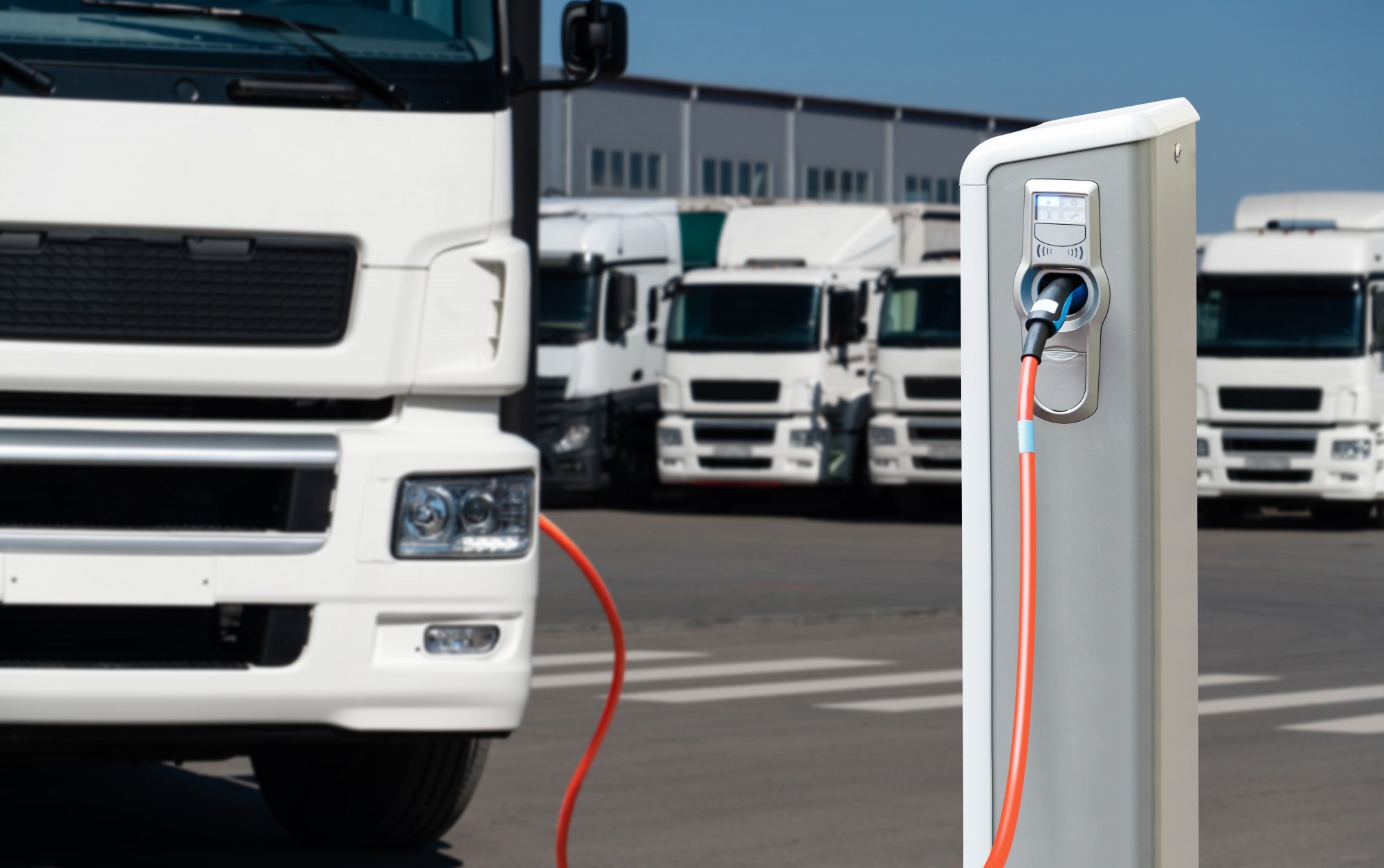 Rynek ciężar&oacute;wek wolno zmierza w kierunku elektryfikacji