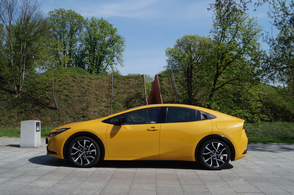 Toyota Prius 2.0 Hybrid Dynamic Force Plug-in 223 KM &ndash; Inne oblicze