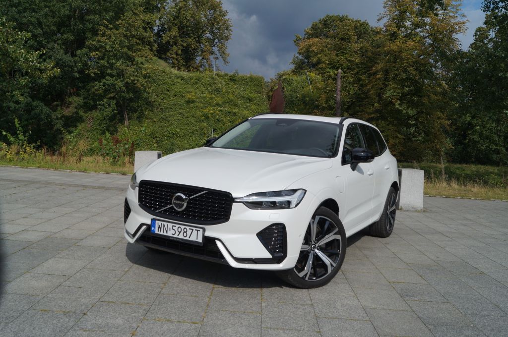 Volvo XC60 T6  AWD Recharge 350 KM - Udane połączenie