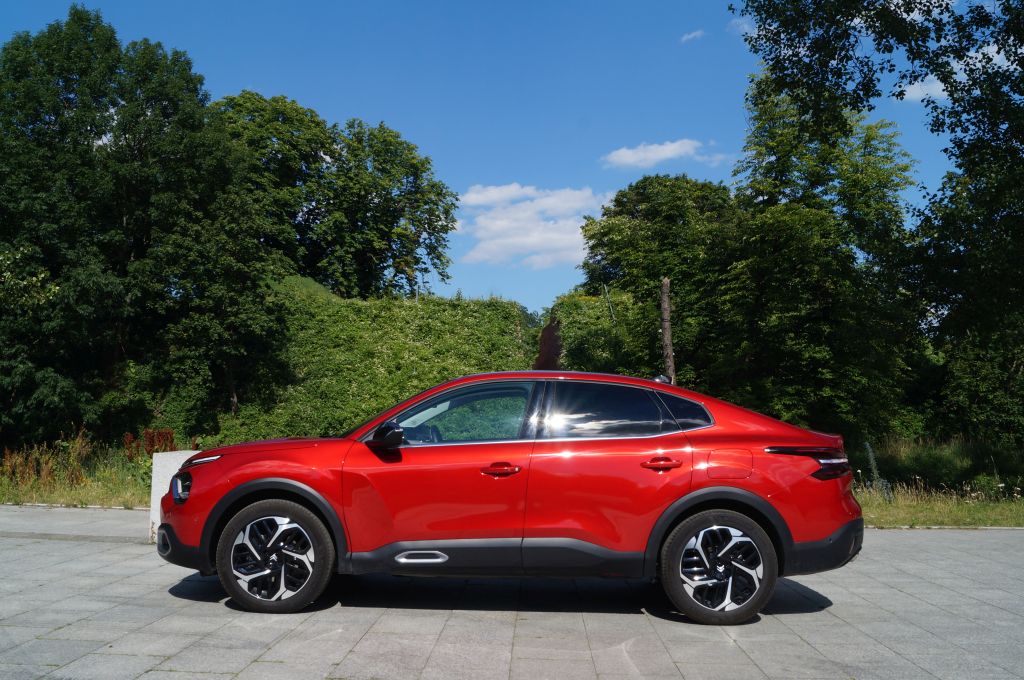 Citroen C4 X 1.2 PureTech 130 EAT8 Maxx &ndash; Crossover czy sedan? A może jedno i drugie