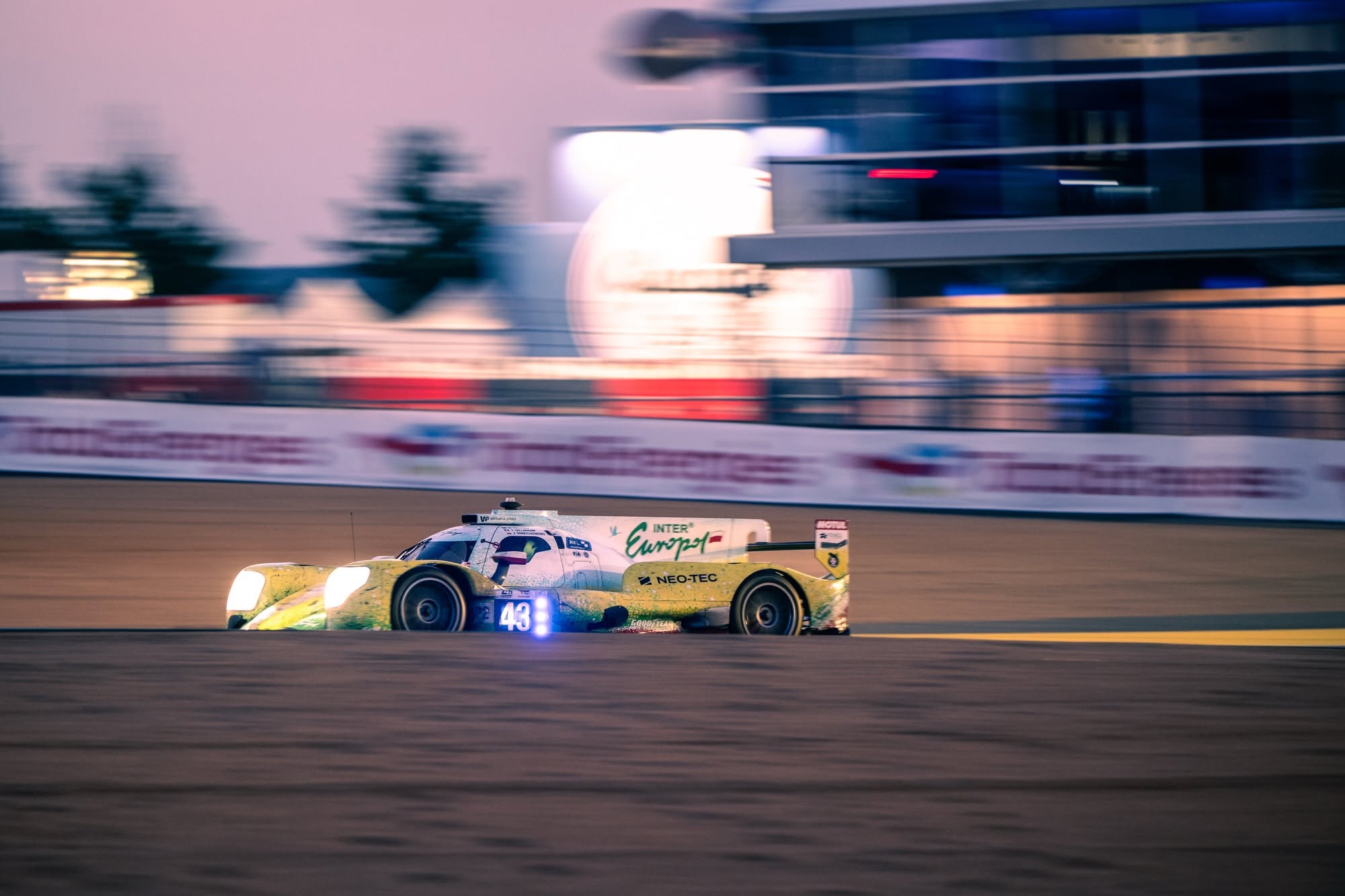 Polacy z dubletem w Le Mans