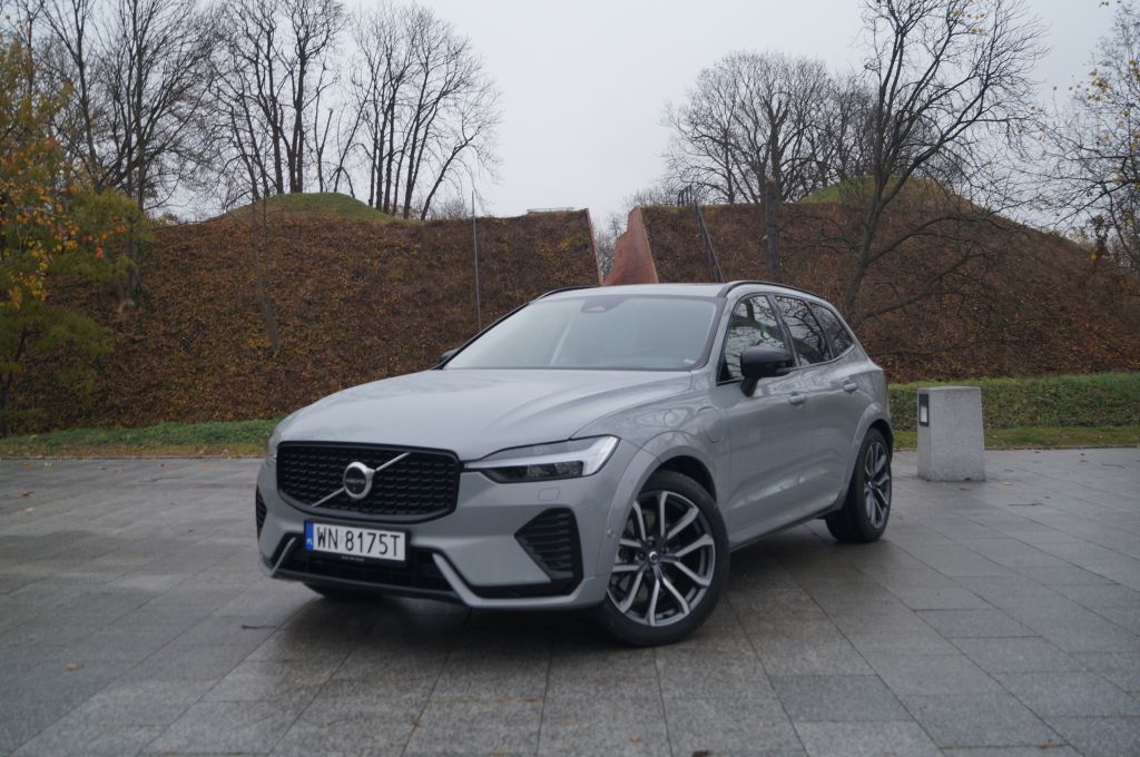Volvo XC60 B5 AWD Mild Hybrid Black Edition 250 KM+14 KM - Udane połączenie