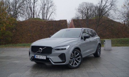 Volvo XC60 B5 AWD Mild Hybrid Black Edition 250 KM+14 KM - Udane połączenie