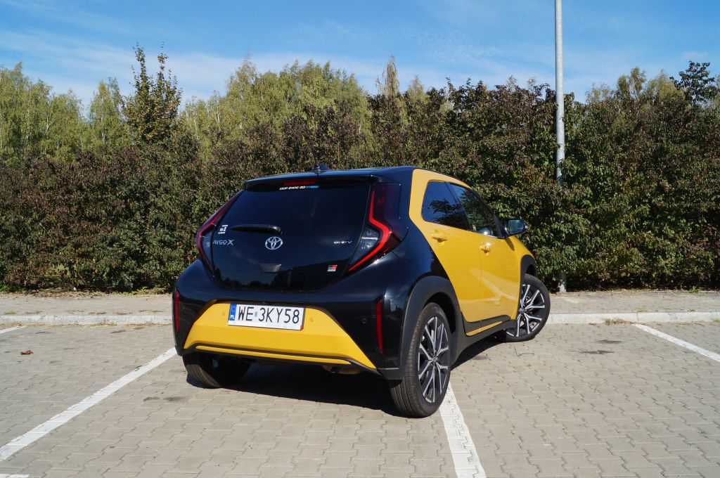 Toyota Aygo X Hybrid Style GR Sport 1.5 e-CVT 116 KM &ndash; Miejska pszcz&oacute;łka