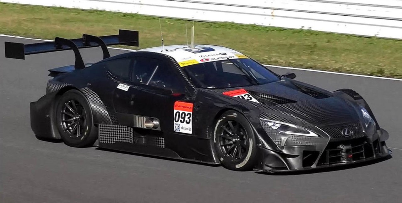 Lexus LC GT500 na torze Autopolis