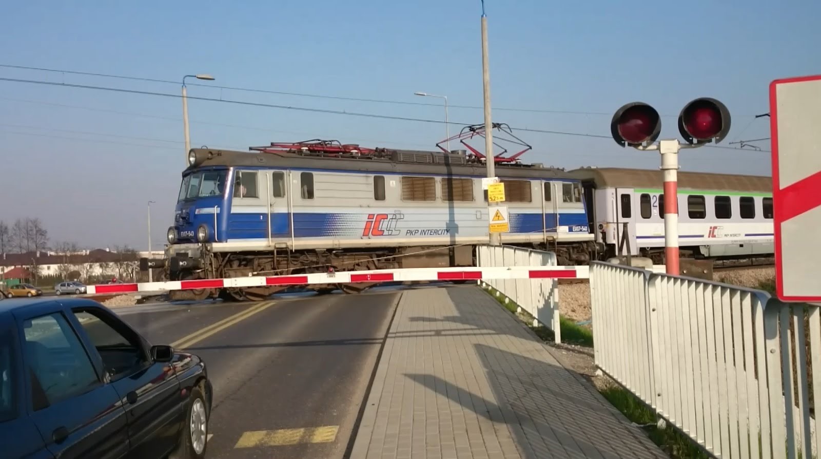 PKP PLK wyremontuje 182 przejazdy kolejowe