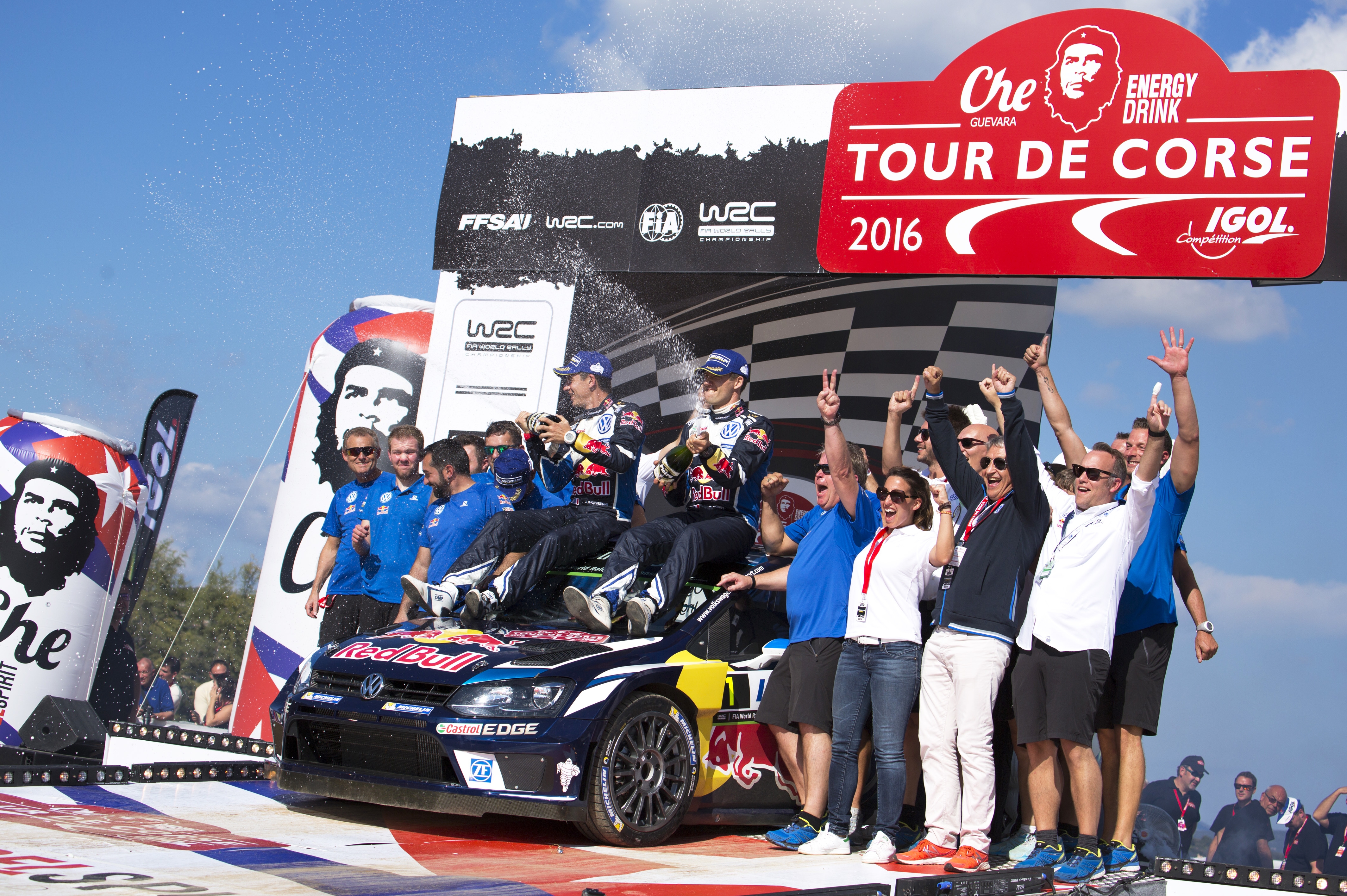 Sebastien Ogier triumfuje w Rajdzie Francji