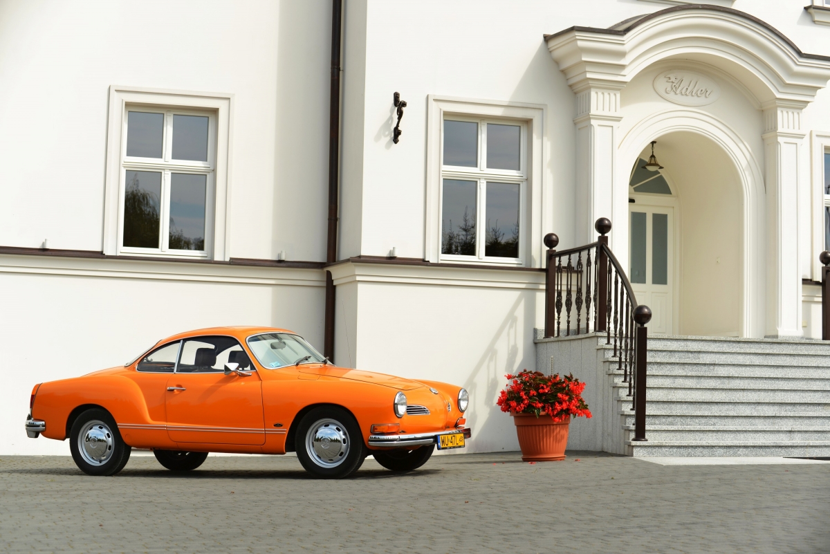 VW Karmann Ghia podczas wystawy Classic Moto Show