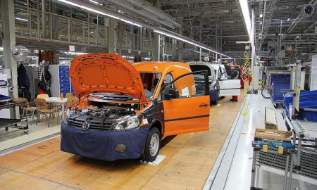 VW zatrudnił w nowej fabryce w Polsce 1,2 tys. os&oacute;b