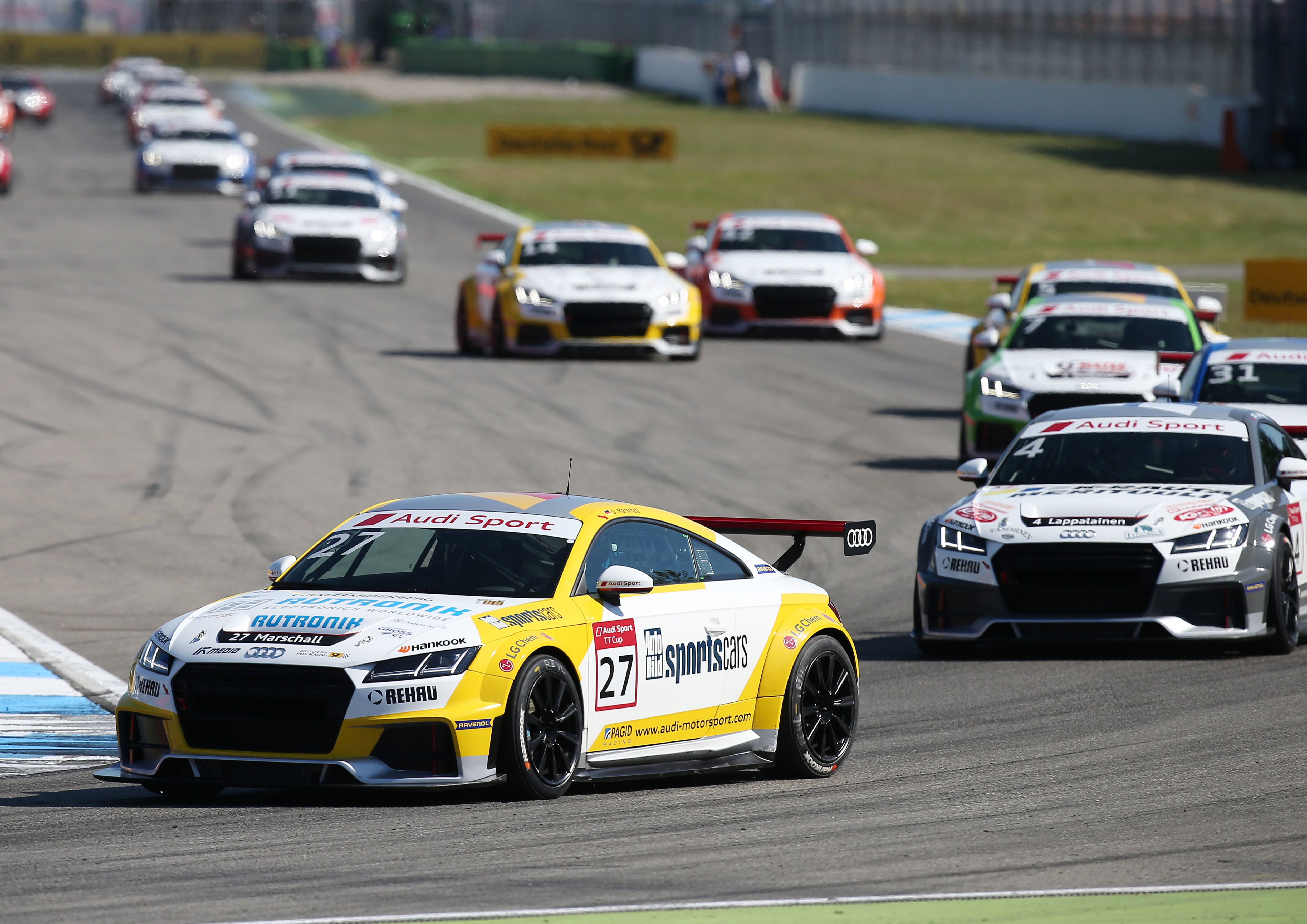 Sheldon van der Linde zdominował pierwszy wyścig Audi Sport TT Cup 2016