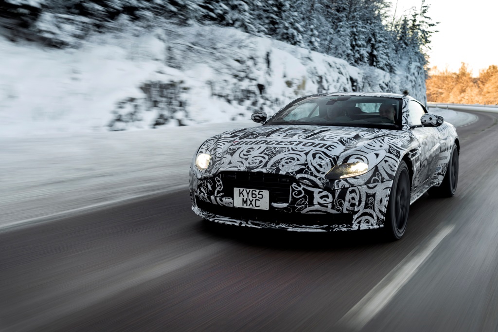 Aston Martin DB11 na torze Bridgestone