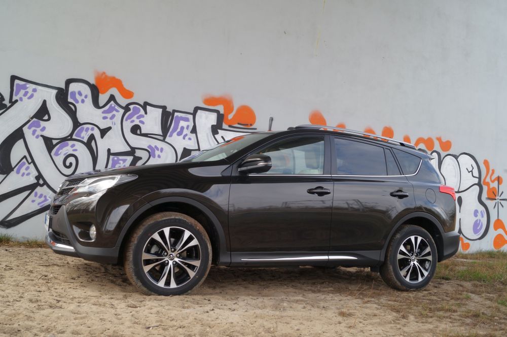 Toyota RAV4 Premium+ Executive - Z mocną pozycją