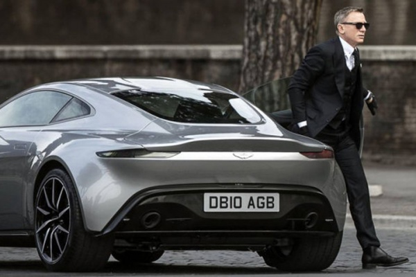 Czy Bonda stać na ubezpieczenie swoich samochodów?