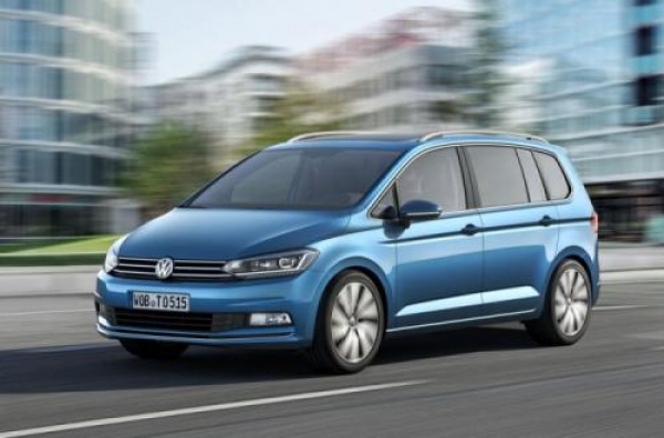 Nowy VW Touran w polskich salonach