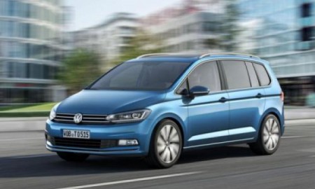 Nowy VW Touran w polskich salonach