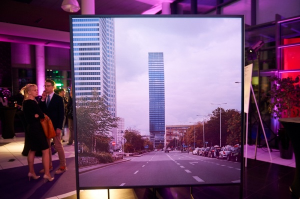 W warszawskim salonie marki DS otwarto ekspozycję &bdquo;Miasto jako wystawa architektury&rdquo;