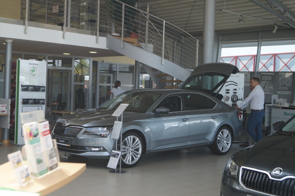 Nowa Skoda Superb na 20 lat POL-MOT Auto i 120 lat Skody