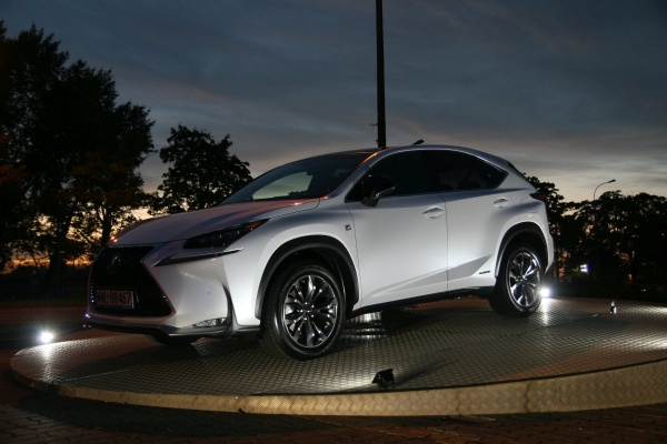 Premiera Lexusa RX