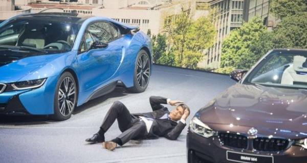 Szef BMW zasłabł na scenie