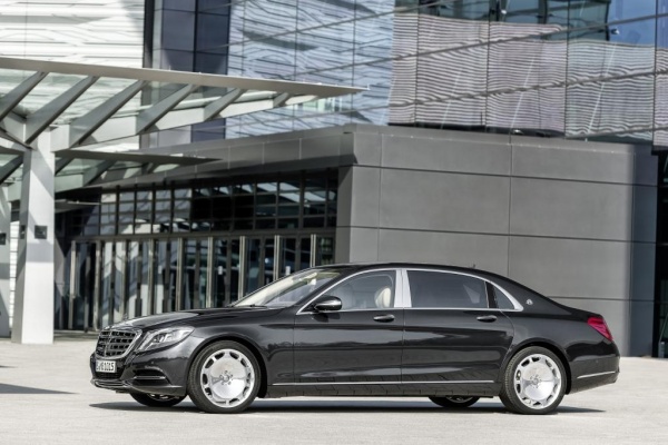 Mercedes &ndash; Maybach w Stacji Mercedes