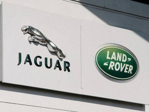 Jaguar jednak ominął Polskę