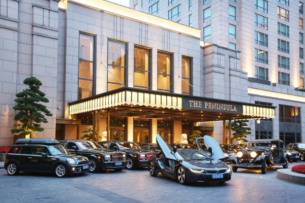 BMW i8 we flocie The Peninsula Shanghai