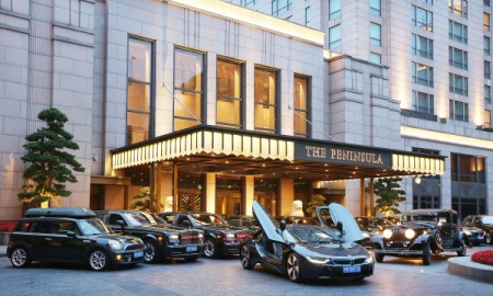 BMW i8 we flocie The Peninsula Shanghai