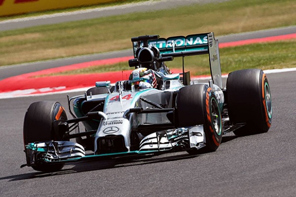 Hamilton z pole position na Silverstone