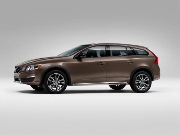 Volvo V60 Cross Country w salonach
