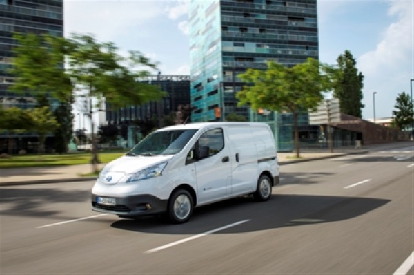 Elektryczne Nissany w sieci AVIS