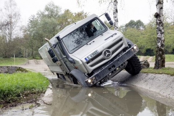 Mercedes Unimog U 4023/U 5023 &ndash; Najtrudniejszy off-road to jego żywioł
