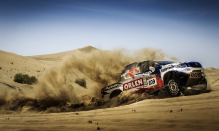 Trudny 4 etap Abu Dhabi Desert Challenge