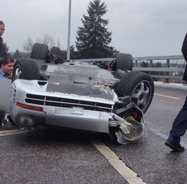 Porsche 959 na mokrej nawierzchni w Genewie&hellip;