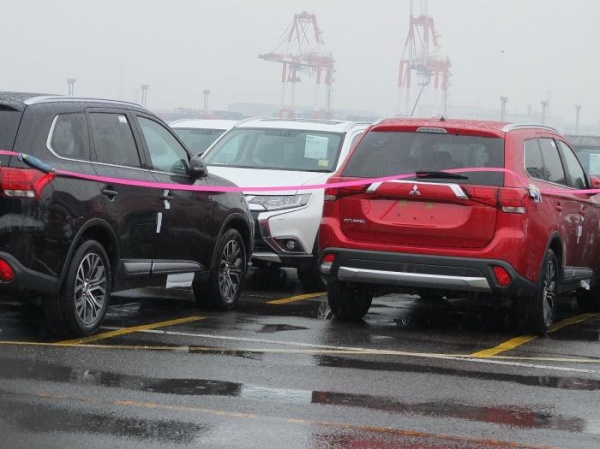 Mitsubishi Outlander lifting przyłapany